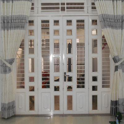 cửa sắt kính cường lực 2025