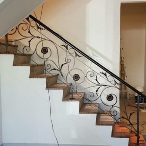 GIÁ CẦU THANG SẮT ĐÀ NẴNG