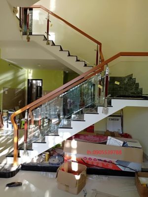 Cầu thang kính đà nẵng
