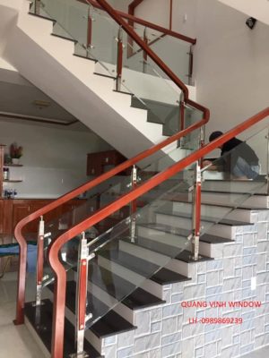 cầu thang kính gỗ xoan đào