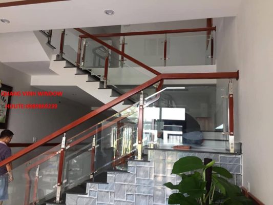 cầu thang lan can kính