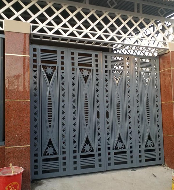 Cửa cổng sắt Đà Nẵng được thiết kế bởi các chuyên gia hàng đầu trong ngành sẽ đem đến cho bạn không gian sống thêm phần sang trọng và tiện nghi. Hãy cùng chúng tôi khám phá những sản phẩm vượt trội này.