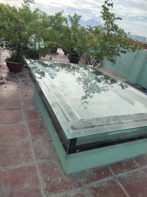 Giếng trời kính sơn trà